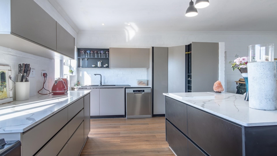 5 Bedroom Property for Sale in Grotto Bay Western Cape
